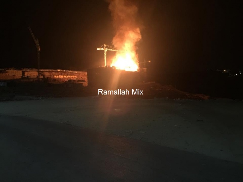 حريق في مباني قيد الانشاء تابعة للجامعة الامريكية شمال رام الله (فيديو وصور)