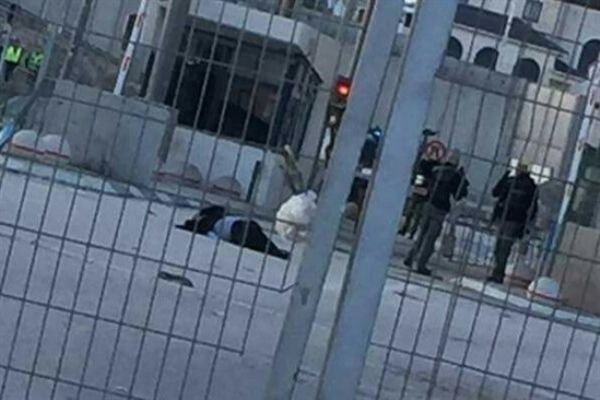 الاحتلال يعتقل مواطنة بعد اصابتها بالرصاص على حاجز قلنديا