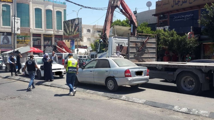 صور..الشرطة تزيل جملة من التعديات وتنظم الشارع العام في مدخل العيزرية جنوب شرق القدس